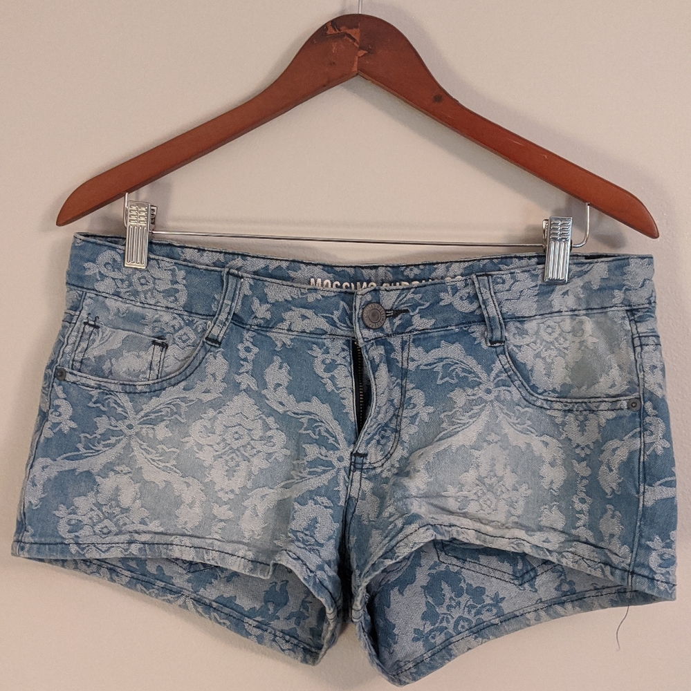 Mossimo Lacey pattern Jean shorts